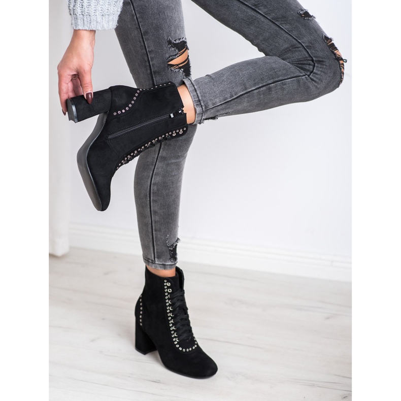 SHELOVET Knutna stövlar på ett inlägg svart 1