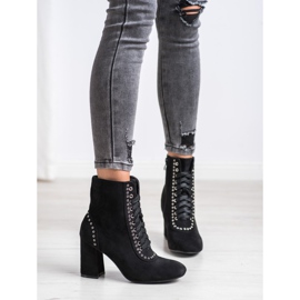 SHELOVET Knutna stövlar på ett inlägg svart 2