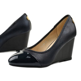 Blå pumps på Bluehorn kilklack marinblå 1