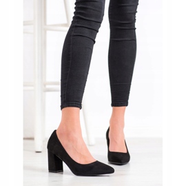 Renda Svarta pumpar på en pelare 2