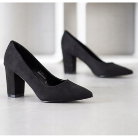 Renda Svarta pumpar på en pelare 1