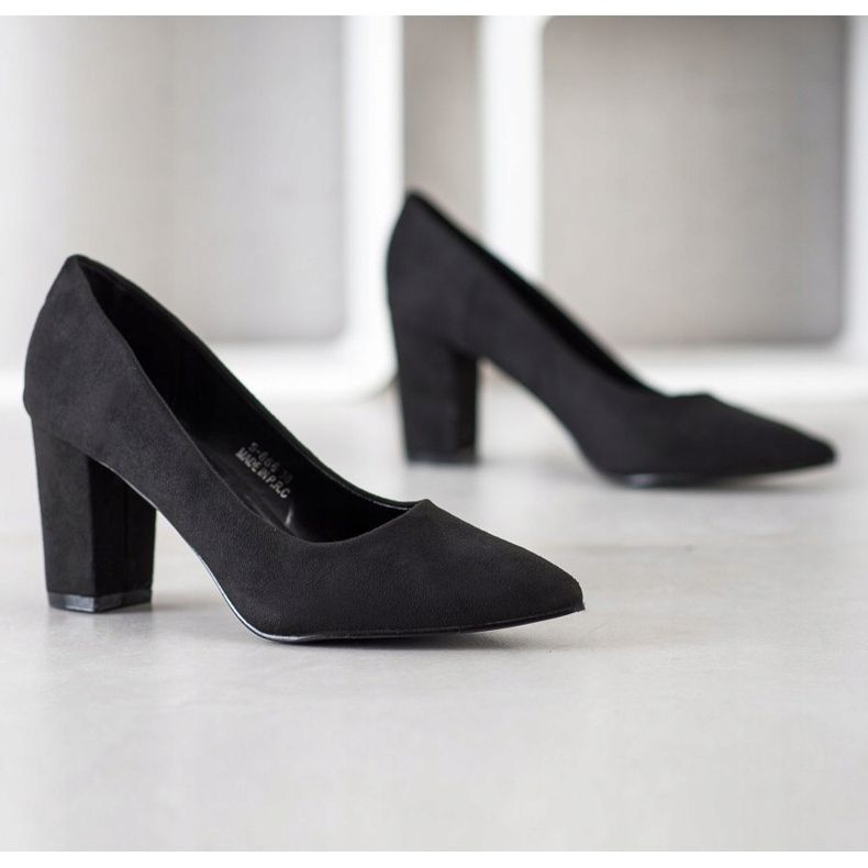 Renda Svarta pumpar på en pelare 1