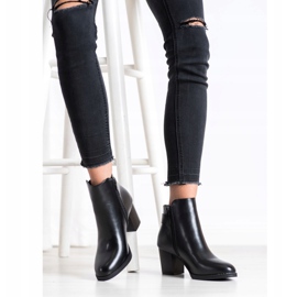 J. Star Bekväma stövlar på en stolpe svart 1