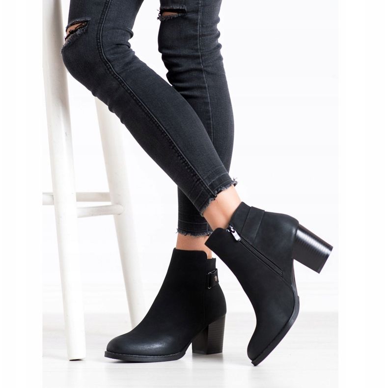 J. Star Bekväma stövlar på en stolpe svart 2