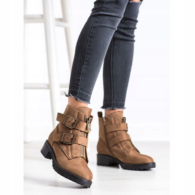 Corina Fritidsarbetare brun 1