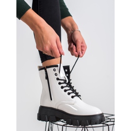 SHELOVET Lackade fällare på plattformen vit 1