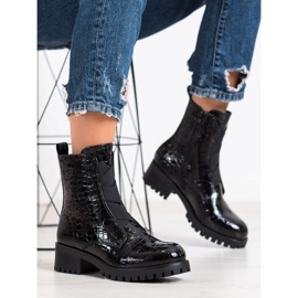 Super Me Workery Ormtryck svart 1