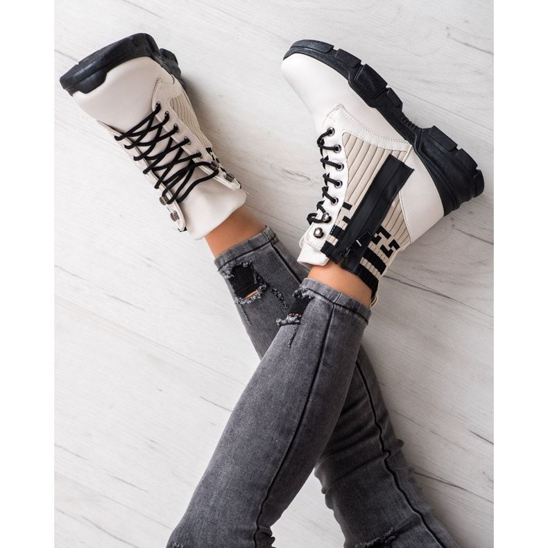 SHELOVET Snöriga modearbetare vit svart 2