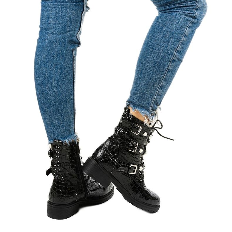 Svarta plattisolerade stövlar Torwain -pärlor 2