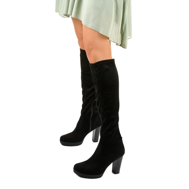 Svarta stövlar i Funnyfreeze mocka 1