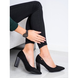 Goodin Pumpar På En Pelare svart 2