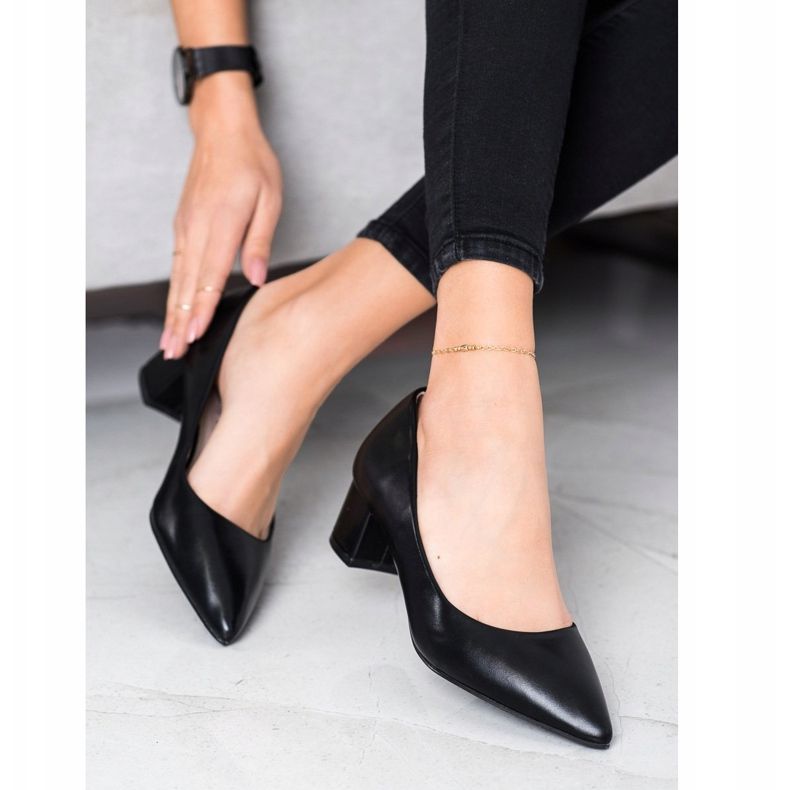 Goodin Pumpar på en låg pelare svart 2