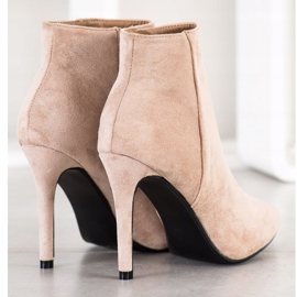 Small Swan Snygga stövlar på en hög klack beige 1