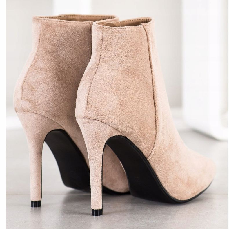 Small Swan Snygga stövlar på en hög klack beige 1