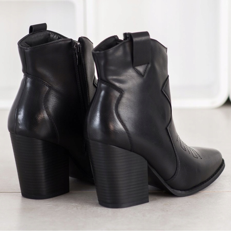 Bella Paris Svarta cowgirls 1