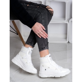 Kylie Moderiktiga fällare vit 1