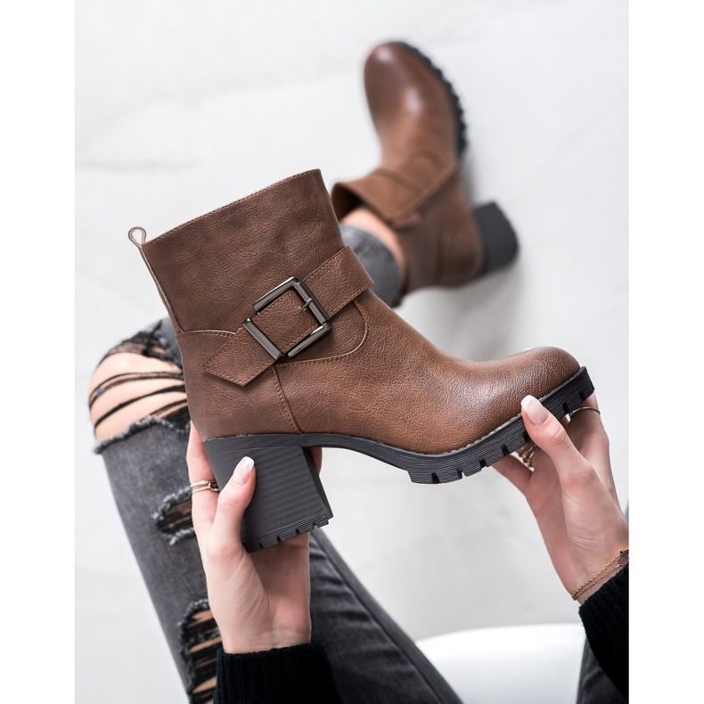 SDS Snygga arbetare på en bar brun 2