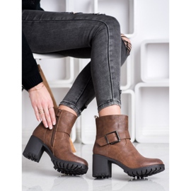 SDS Snygga arbetare på en bar brun 1