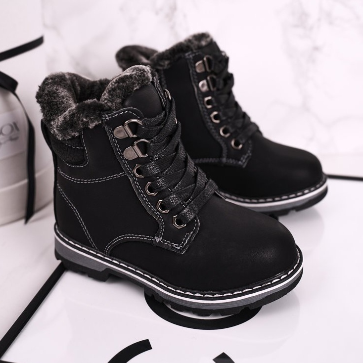 Barnfångare isolerade med pälssvart Luke 2