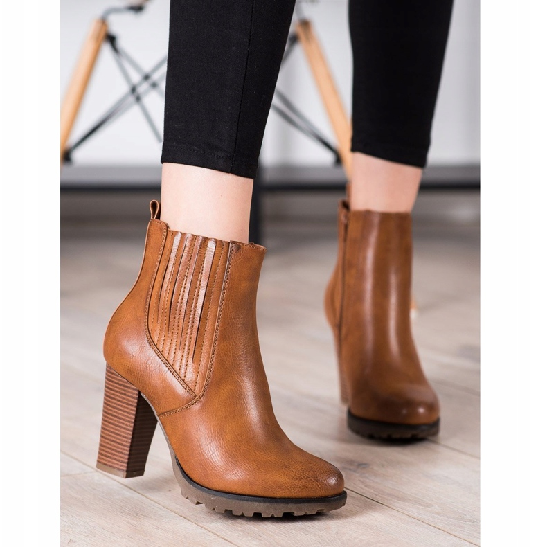 Super Mode Bruna stövlar på ett inlägg 2