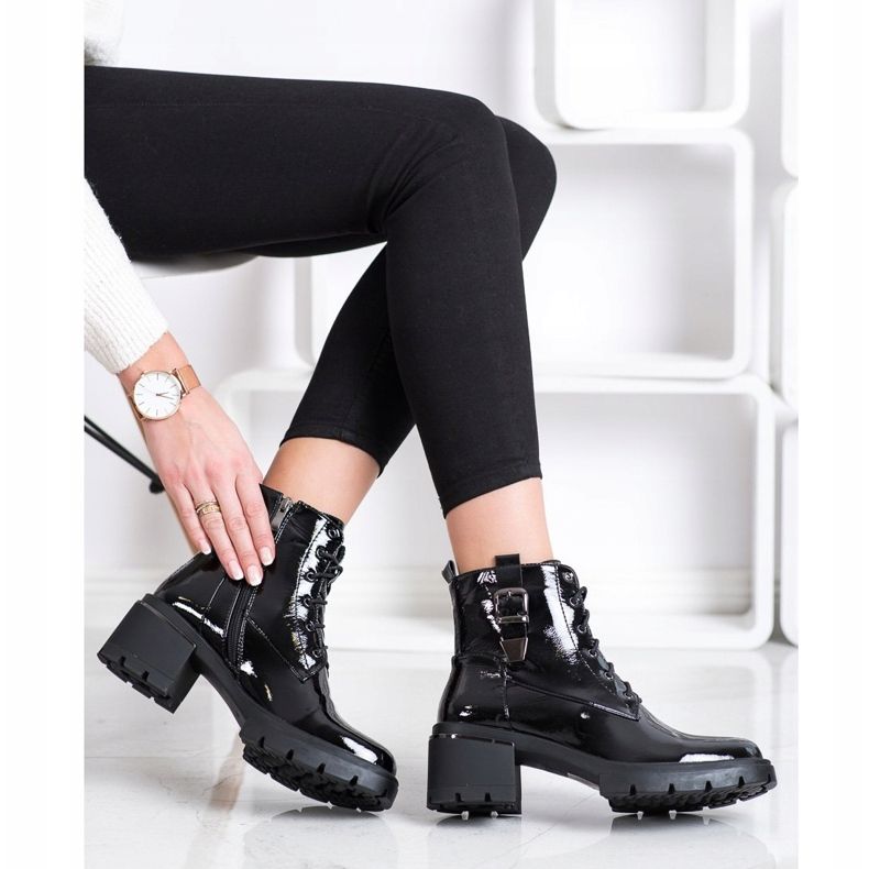 SHELOVET Lackade modearbetare svart 1