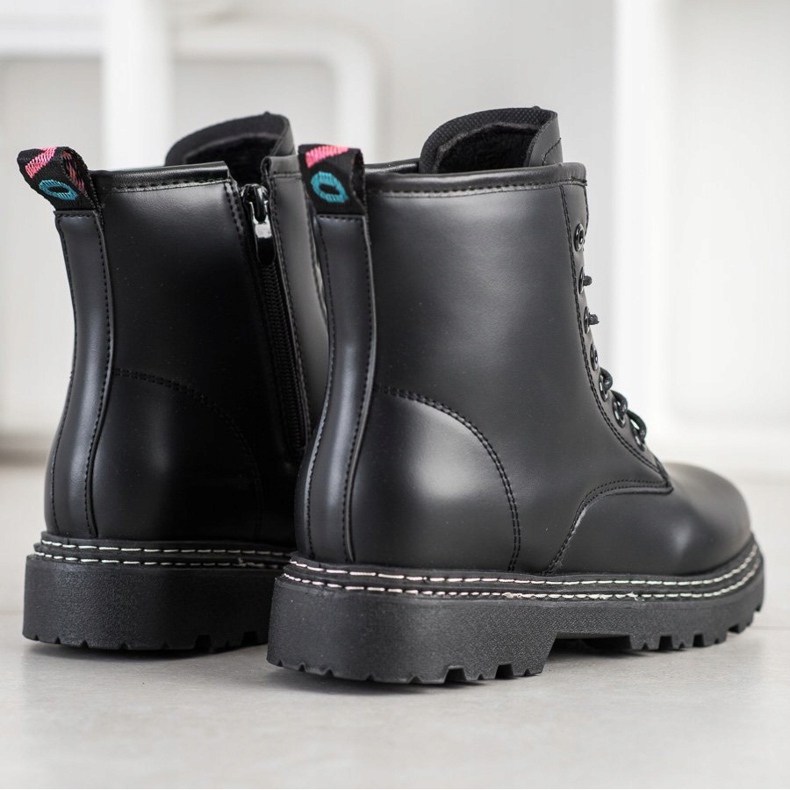 SHELOVET Tied Black Trappers svart 1