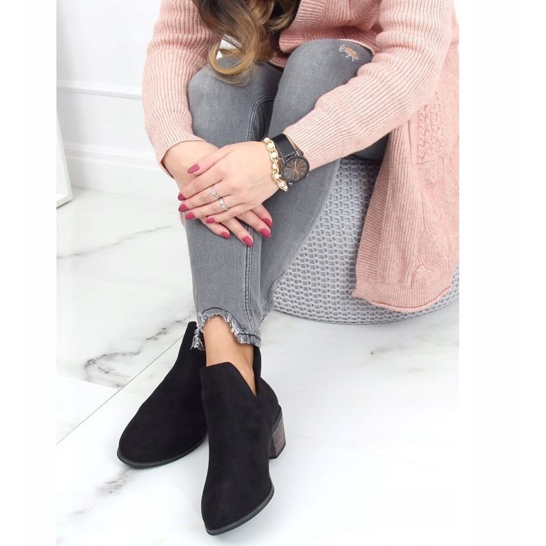 Svarta stövlar med utskurna svarta CM-8M4-1 Svart 1