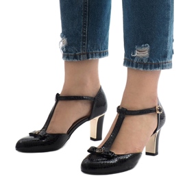 Svarta pumpar på stolpen 2239-3 1