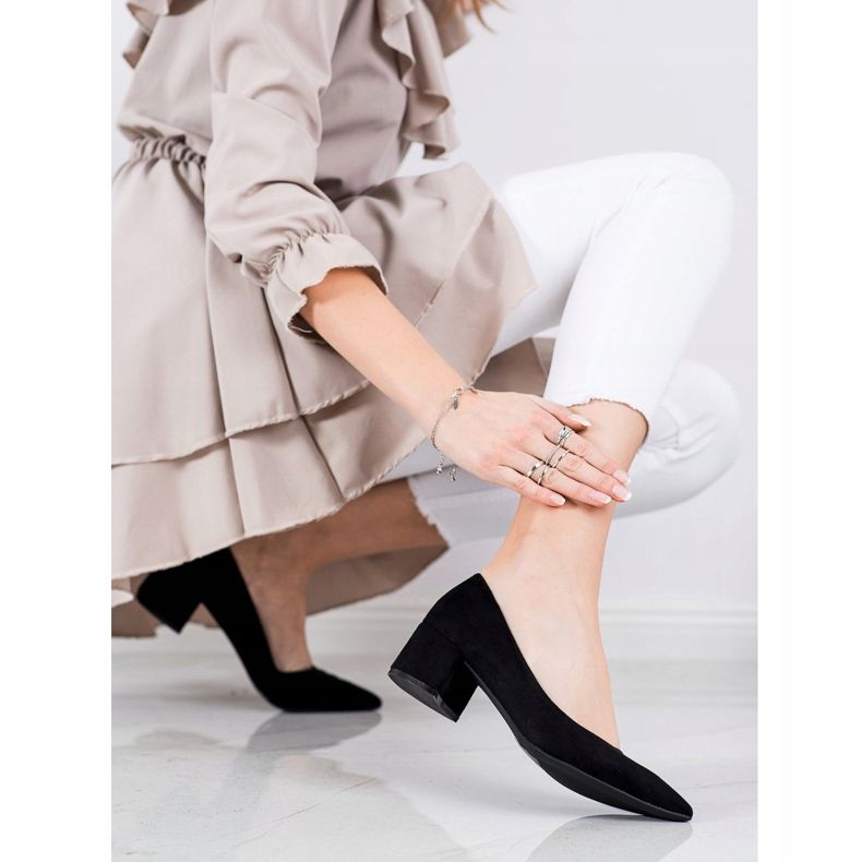 SHELOVET Pumpar på låga klackar svart 1