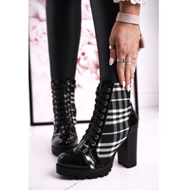 PS1 Dam stövlar på en klack rutig svart Blair vit 1