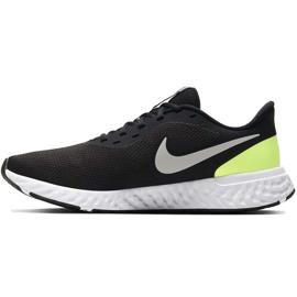 Nike Revolution 5 M BQ3204-010 vit svart 1