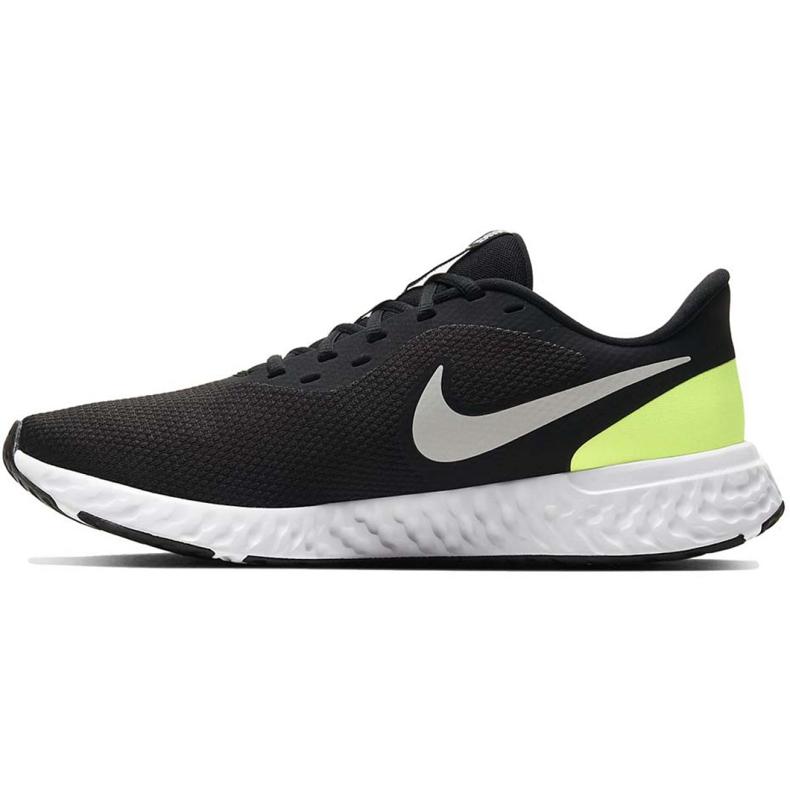 Nike Revolution 5 M BQ3204-010 vit svart 1