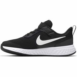 Nike Revolution 5 svarta och vita barnskor BQ5672 003 1
