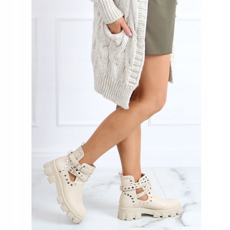 Stövlar skurna med dubbar beige NC1127 Beige 1