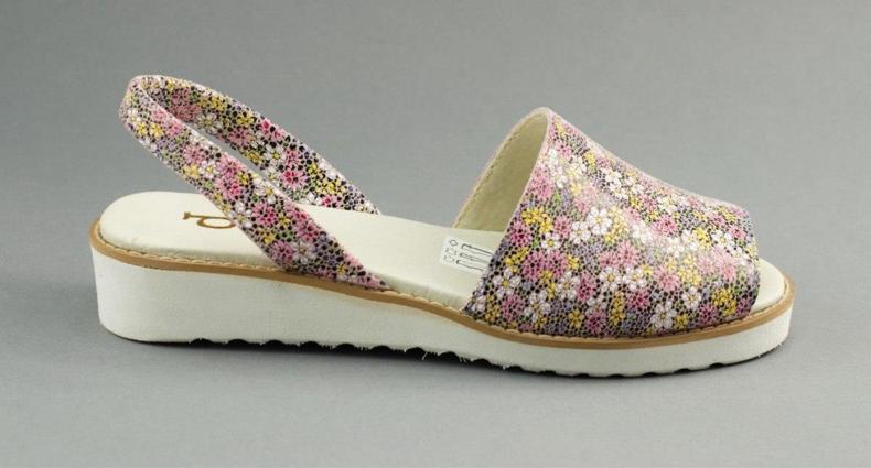 Dolce Pietro Sommar lädersandaler 2203 med blommor mångfärgad 1