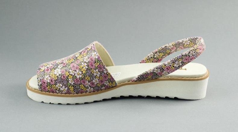 Dolce Pietro Sommar lädersandaler 2203 med blommor mångfärgad 2