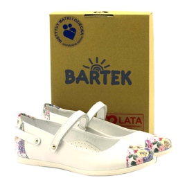 Girls 'Leather Ballerinas med vita blommor Bartek 4