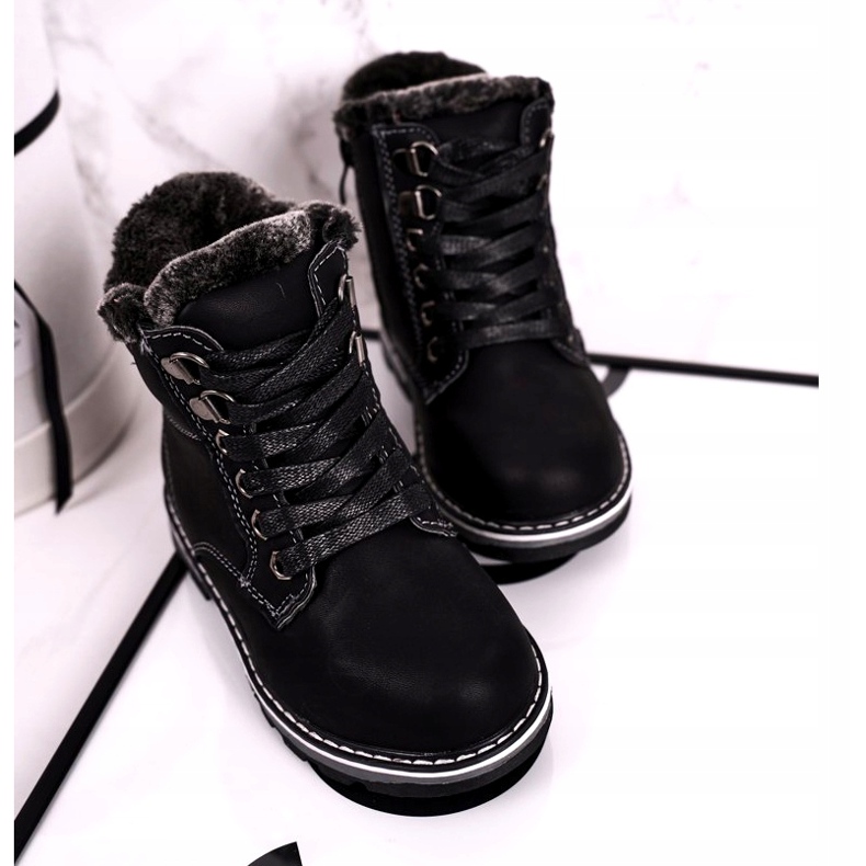 Barnfångare isolerade med pälssvart Luke 2