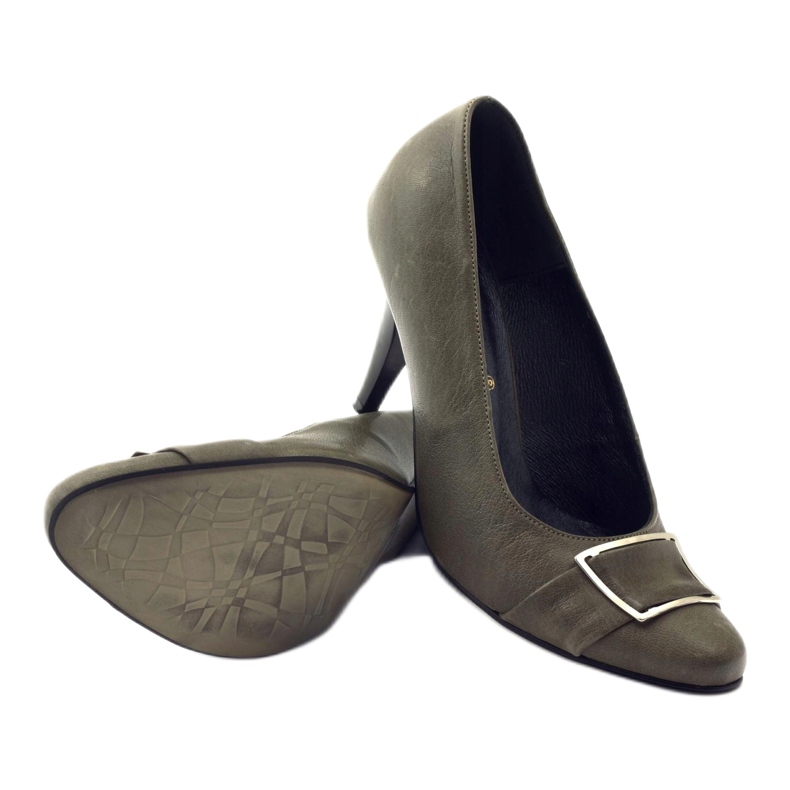 Grå läderpumpar med en silverkorda klämma 3