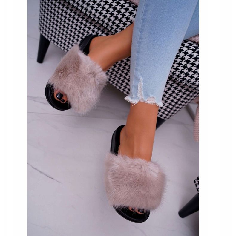 SEA Beige tofflor för kvinnor med päls NiceFur grå 2