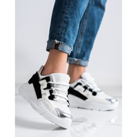 Ideal Shoes Sneakers med svart insats vit 1