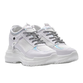 Vita sneakers på en tjock Johansula 1