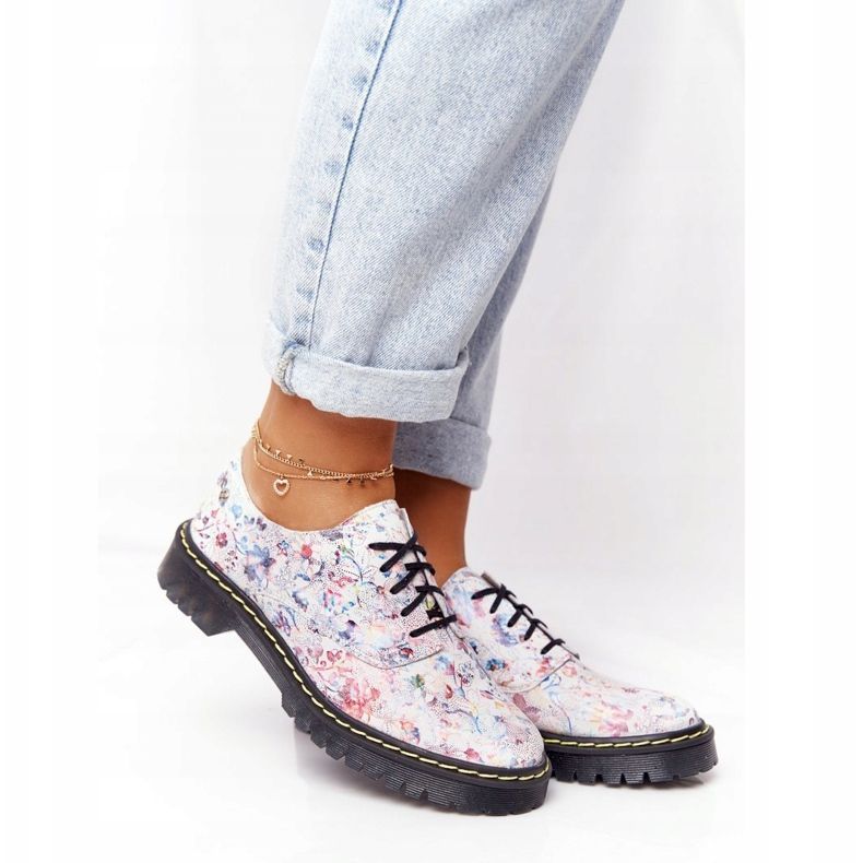 Kvinnors Oxfords Maciejka lädervita skor med blommor 04087-38 1