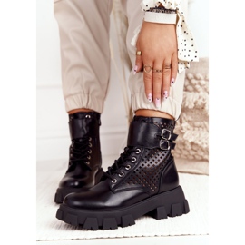 FB2 Openwork stövlar arbetare på den svartblåsta borta plattformen 1