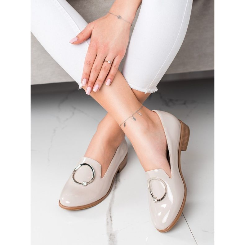 Beige loafers med VINCEZA -dekoration 1