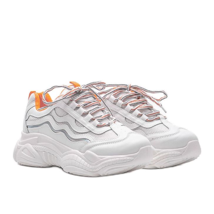 Vita sneakers med orange Jasmin -inlägg 1