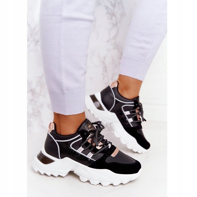 EVE Damskor på en massiv svart kraftsula gyllene 2