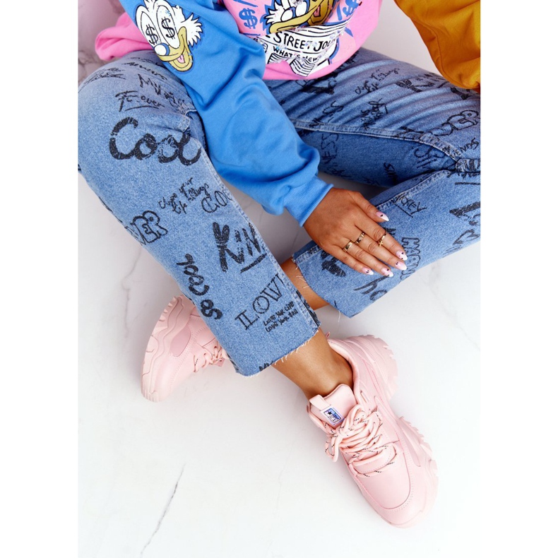 EVE Kvinnors sneakers på ett massivt ensamt rosa skratt 2