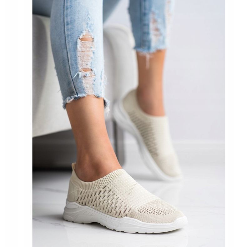 Ideal Shoes Bekväma öppnade sneakers beige 1