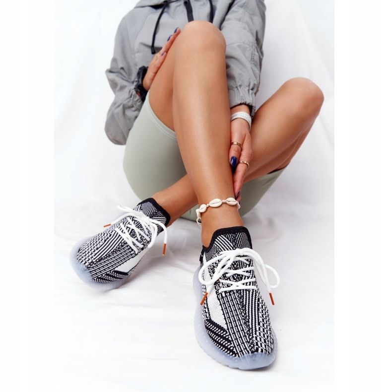 BM Sportskor på en Gel Sole Black Freestyler vit 1